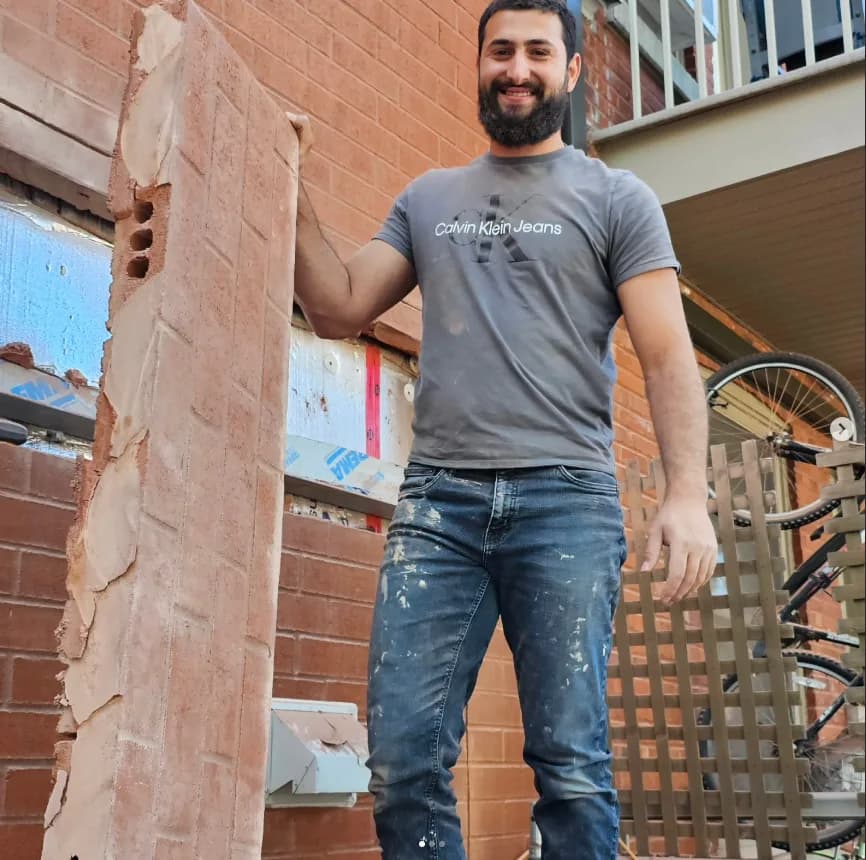 Maçon expert au travail — H.M.A Construction Laval