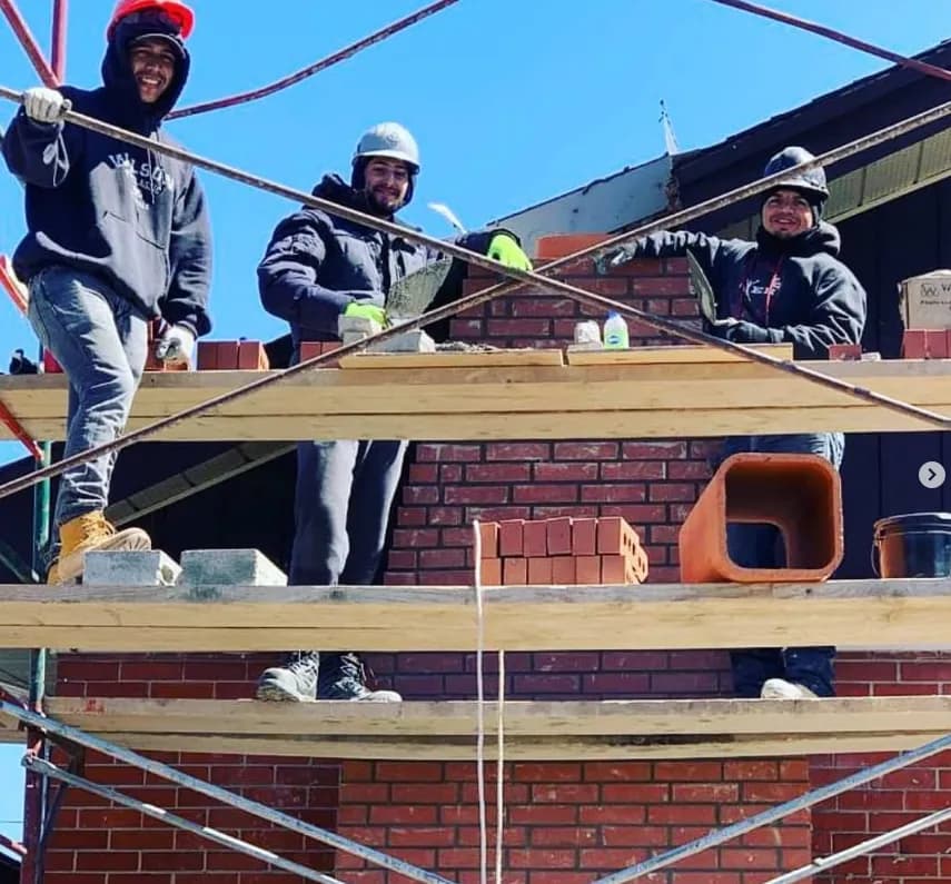 Détail de pose de pierre naturelle — entrepreneur maçonnerie Laval